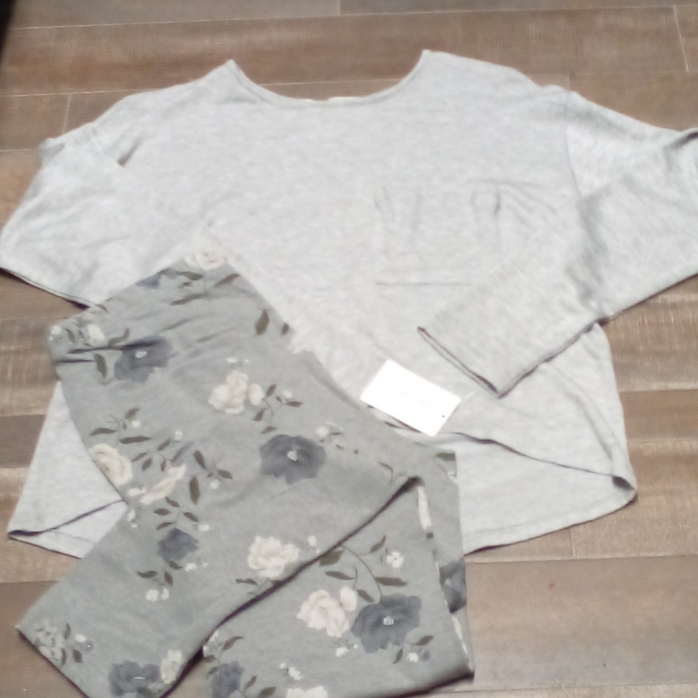 LIVING DOLL TOP